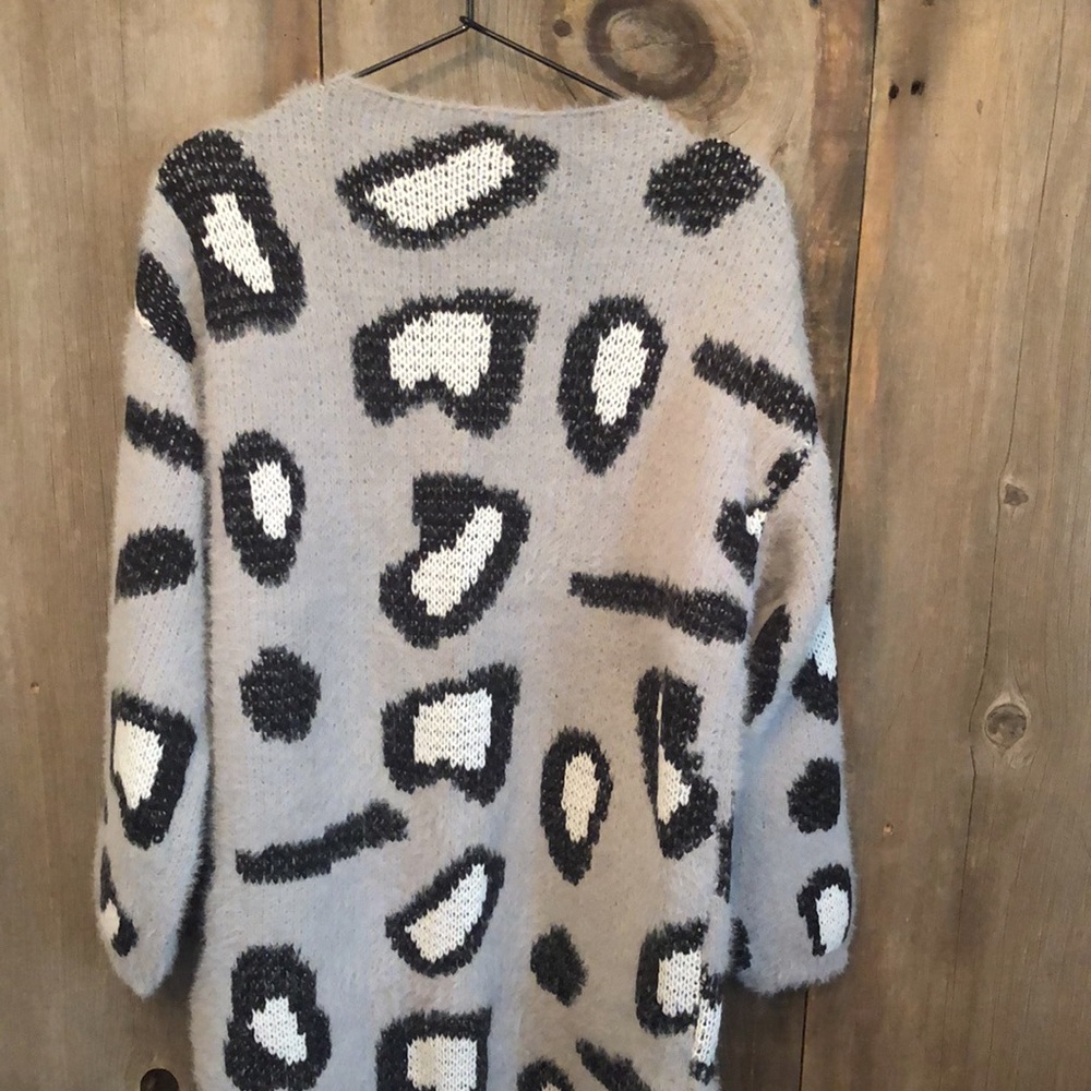 FINAL CLEARANCE BiBi Gray Leopard Animal Print Pocket Cardigan - Picture 9 of 15